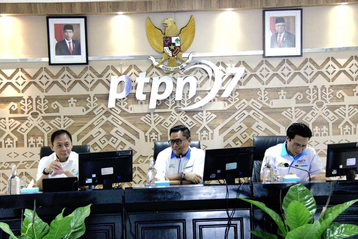 ptpn_7's tweet photo. PTPN I Regional 7 Fokus Kinerja Operasional--> Denny memandang transformasi organisasi ini tepat mengingat kendala rentang kendali yang selama ini diukur oleh jarak, saat ini sudah diretas oleh teknologi.
@KemenBUMN 
@holding_ptpn 
#ptpn https://t.co/lAPNub81Ka