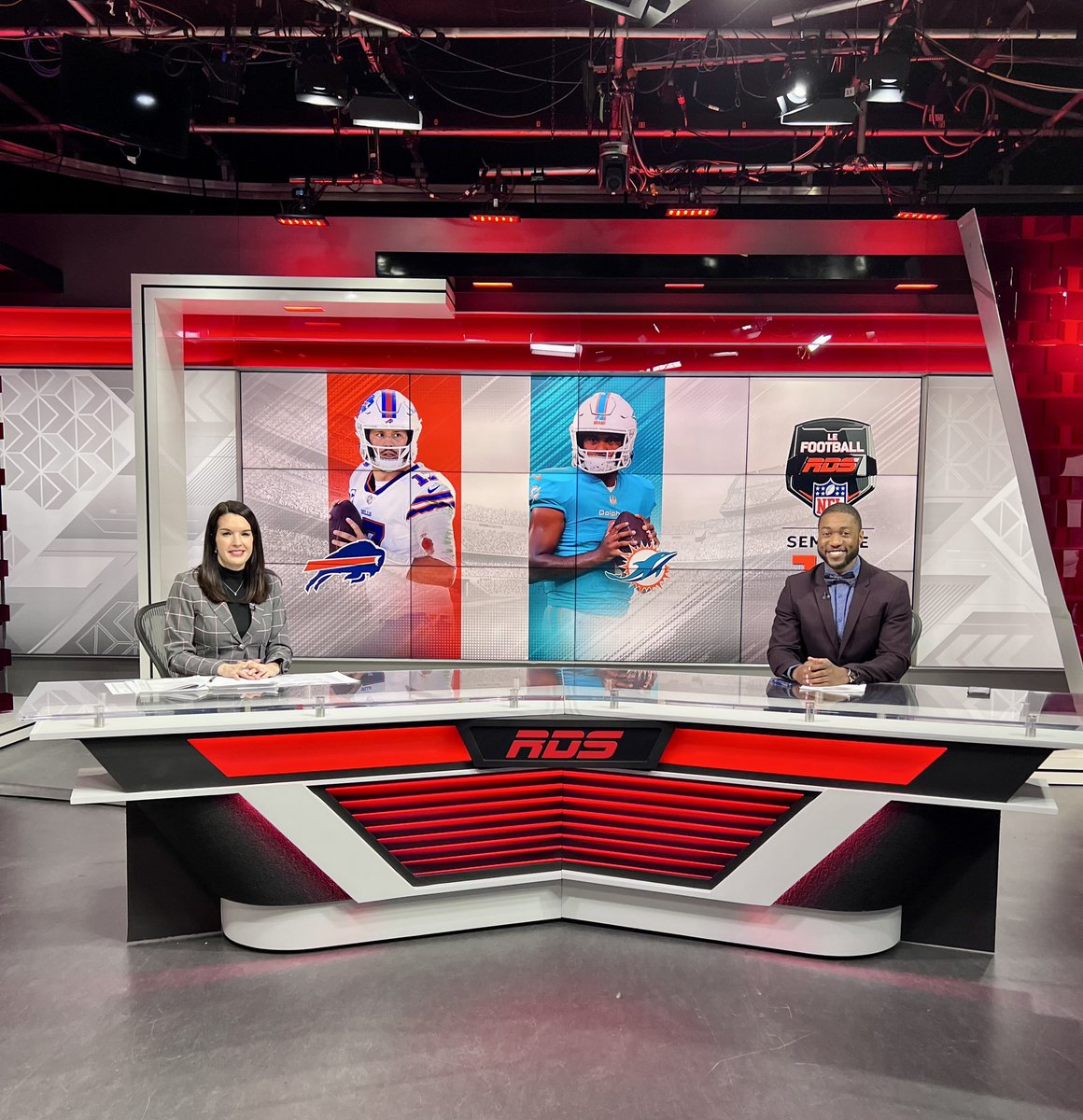 Un dernier dimanche soir en saison régulière dans la NFL: Bills-Dolphins dès 20h <a href="/RDSca/">RDS</a> ! <a href="/DannyDesriveaux/">Danny Desriveaux</a> <a href="/matthieuproulx/">Matthieu Proulx</a>