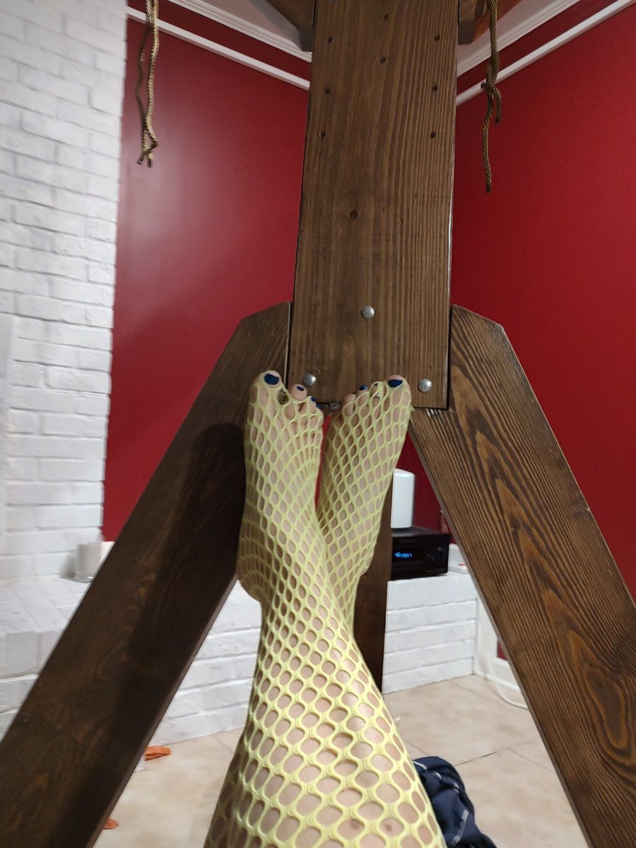FootgoddessH's tweet photo. @CKJStudioJax .. come see me and my feet at ckj foot night January 11th at 6pm
 Can't wait to use my feet on you. https://t.co/0XPNd2Z1yF