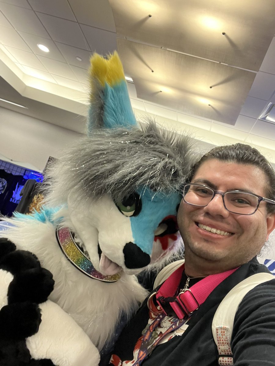 LexHallows's tweet image. I&apos;m so happy that I was able to get a pic with @SplatFennec at @PaintedDesertFC! An awesome new memory for this Husky! #PDFC #PDFC2024
