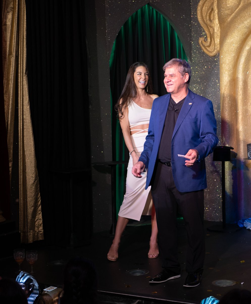 Se acabó la temporada de Navidades. Por segundo año mi espectáculo ALUCINANTE ha sido el show de magia más vendido en España en Atrápalo. Muchas gracias por todos los que habéis venido al show y nos vemos en mi otro show IMPRESIONANTE.