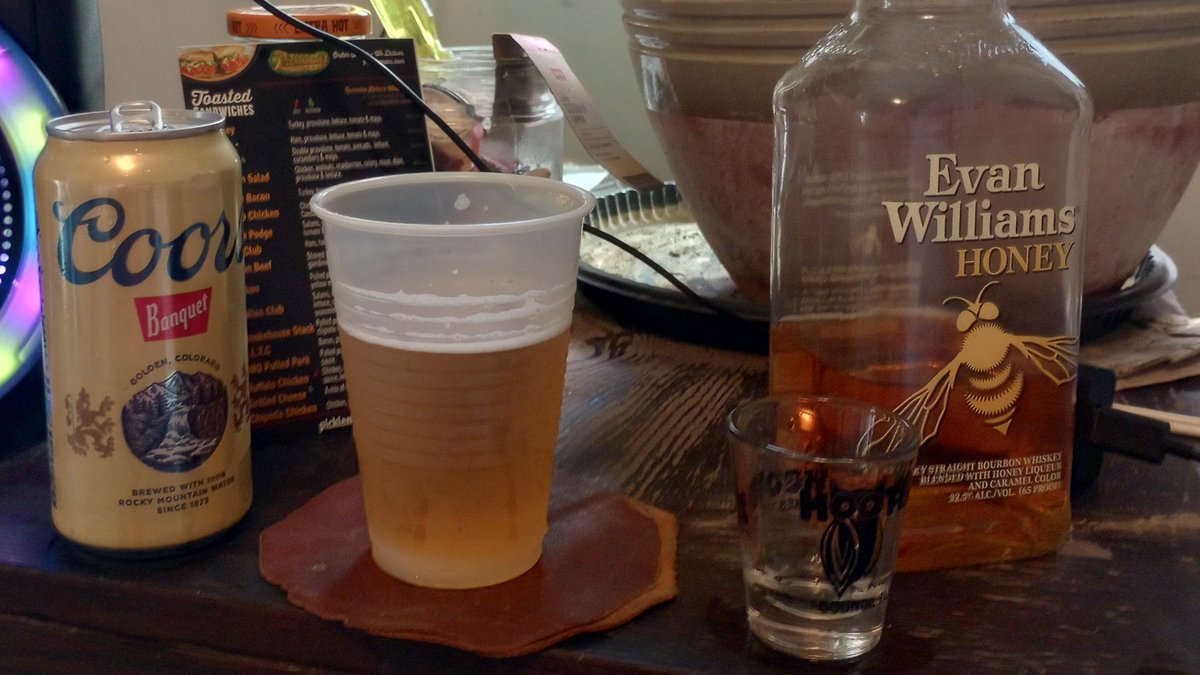 siborsekts's tweet photo. Whiskey before beer or beer before whiskey? #FuckDryJanuary ๐๐ช https://t.co/lkMH9EnnrX