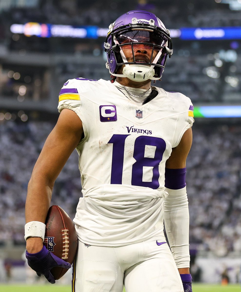Missed 7 games
Missed parts of 2 more
Still broke 1,000 yards 🔥

Justin Jefferson remains special 😤