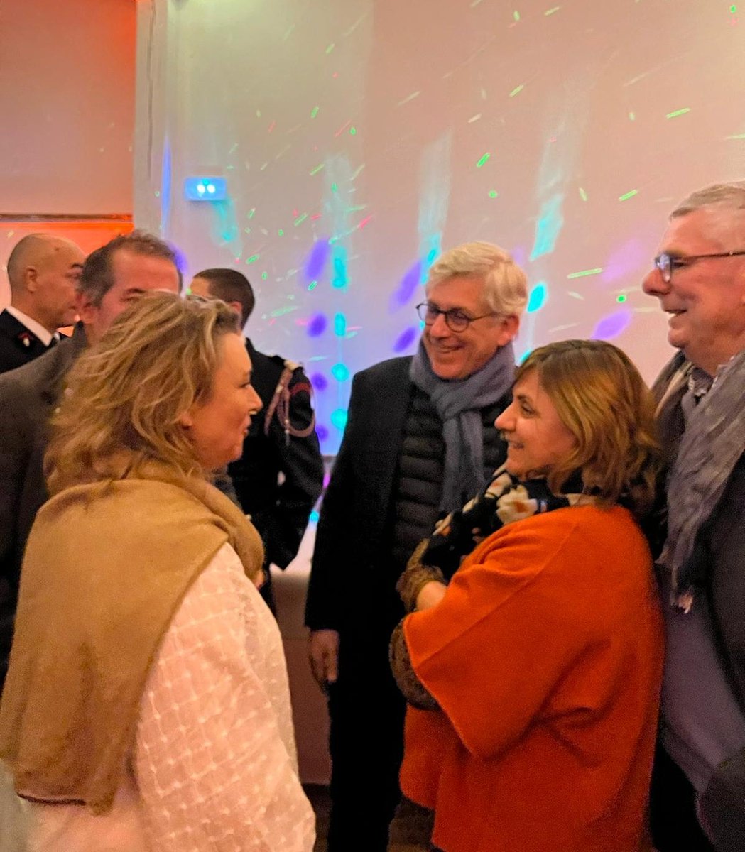 fredvalletoux's tweet photo. Clap de fin sur ce 1er week-end de #vœux, ce soir, dans la commune de #Recloses (700 hab.), où les initiatives et projets ne manquent pas !
Un grand merci au maire, Sonia Risco, ainsi qu’à son équipe municipale pour leur accueil très chaleureux et cette soirée conviviale.
#Vœux7 https://t.co/7WD0xNTGze