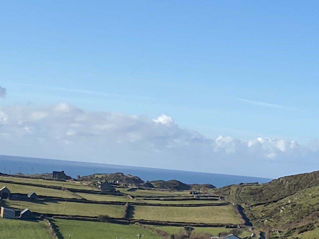 capeclearbnb's tweet photo. Radharc an lae ! https://t.co/vcFJlKccoe