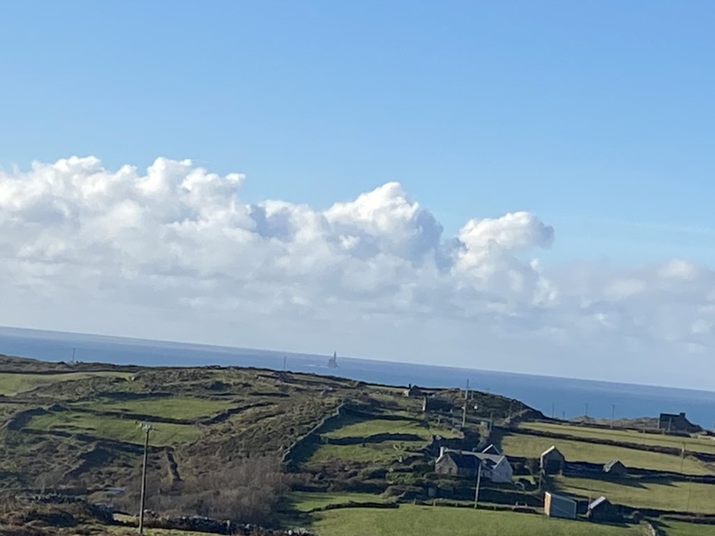capeclearbnb's tweet photo. Radharc an lae ! https://t.co/vcFJlKccoe