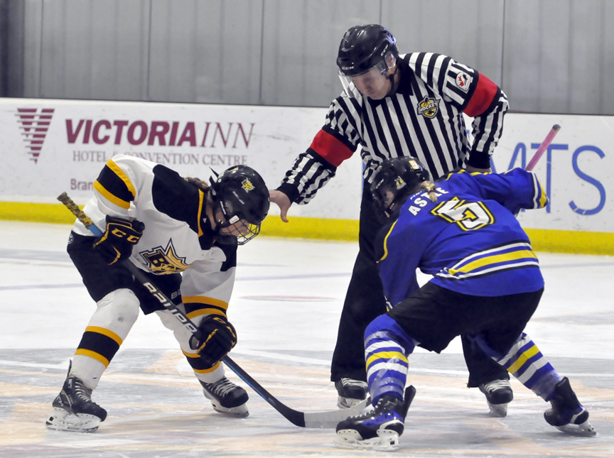 julesxavier59's tweet photo. Refs are part of the game, from puck dropping to putting in pegs on the nets. Dealing with traffic. Action from BWK U15 AAA tilt with @U15AAAWildcats https://t.co/0fn7lUz0ty