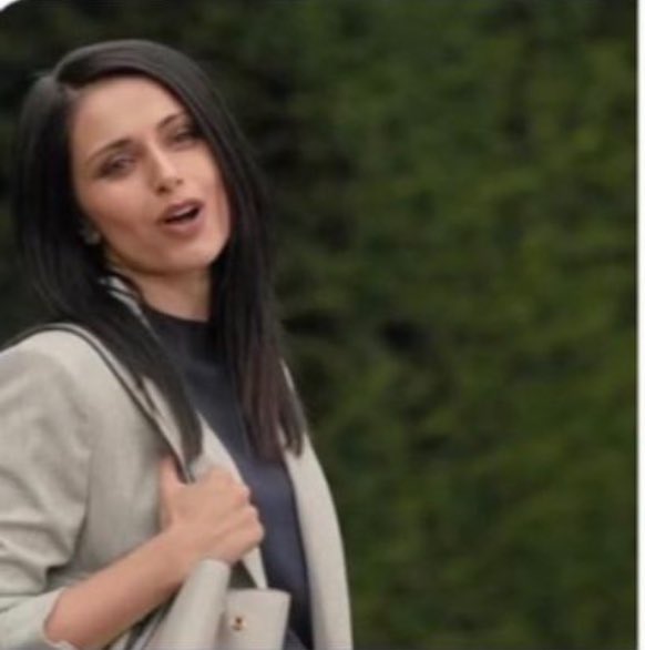 Absolute enjoyed watching you  again in this brilliant film on Sunday afternoon tv with the amazing <a href="/NathalieCCox/">Nathalie Cox</a> <a href="/KelseyGrammer/">Kelsey Grammer</a> wish they would do a whole series of these with the beautiful incredible <a href="/BhavnaLimbachia/">Bhavna Limbachia</a> 💕