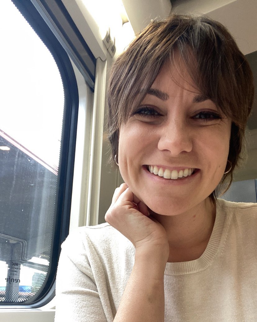 BeaBarrio's tweet photo. Sois muchísimas personas nuevas por aquí así que esta soy yo. Bea, la arquitecta que se dedica a enseñar por redes el patrimonio que se encuentra y en persona el patrimonio de Zamora. 

Pero lo más importante de todo es que soy una persona a la que le gustar estar sola, (+) https://t.co/hbgQJyL8fo