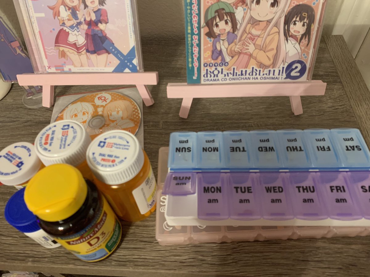 PixieCinnanom's tweet photo. Cinna has to give themselves two injections a week (B12, estradiol) and receive an injection quarterly (Lupron).

And yet the worst part of Cinna’s meds is still setting up the sequence of pills in the daily dividers.

(Antihistamine, vitamin D, two diff.  blood pressure meds) https://t.co/24tsOdk7rP