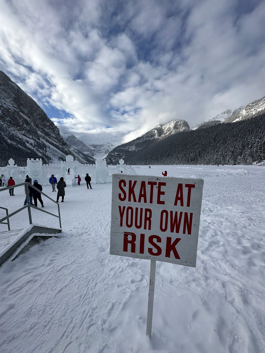 Name a better spot to have a skate and listen to the 32 Thoughts Podcast on a Sunday afternoon! 

<a href="/FriedgeHNIC/">Elliotte Friedman</a> <a href="/JeffMarek/">Jeff Marek</a> 

#trytheribs #lakelouise #32thoughts