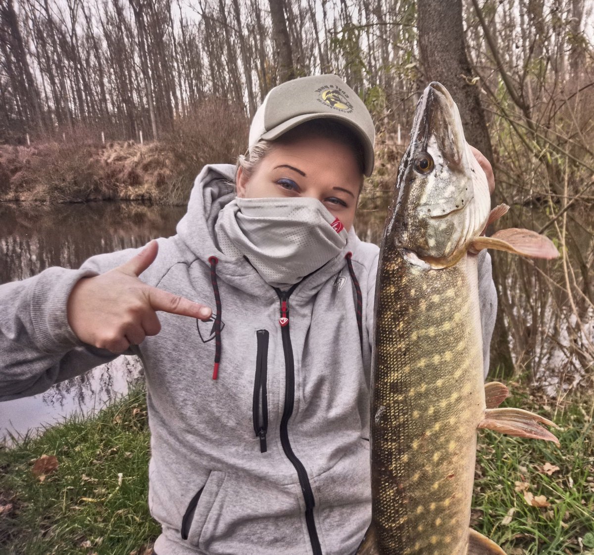 divisova_pavla's tweet image. #foxrage #přívlač #fishing #fishinglife #fishinggirl #fish #rybareni #rybarina #pikefishing #pike #fishingwordl #fishingwomen #chyťapusť #fishing