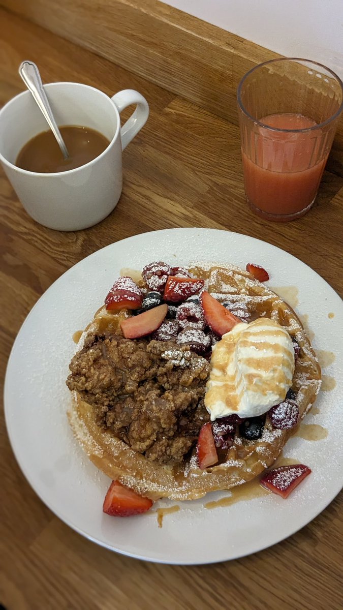 SKCwitter's tweet photo. #ChancersCafe #Stirchley and their #ChickenNWaffle 🤤
...that's it, that's the tweet! 🖤
Follow for more #TryJanuary inspiration next week!
@BrumHour @ichoosemag @IndependentBham #VisitStirchley @sweetmeat_inc #BrumHour https://t.co/bIOn4wwiOv