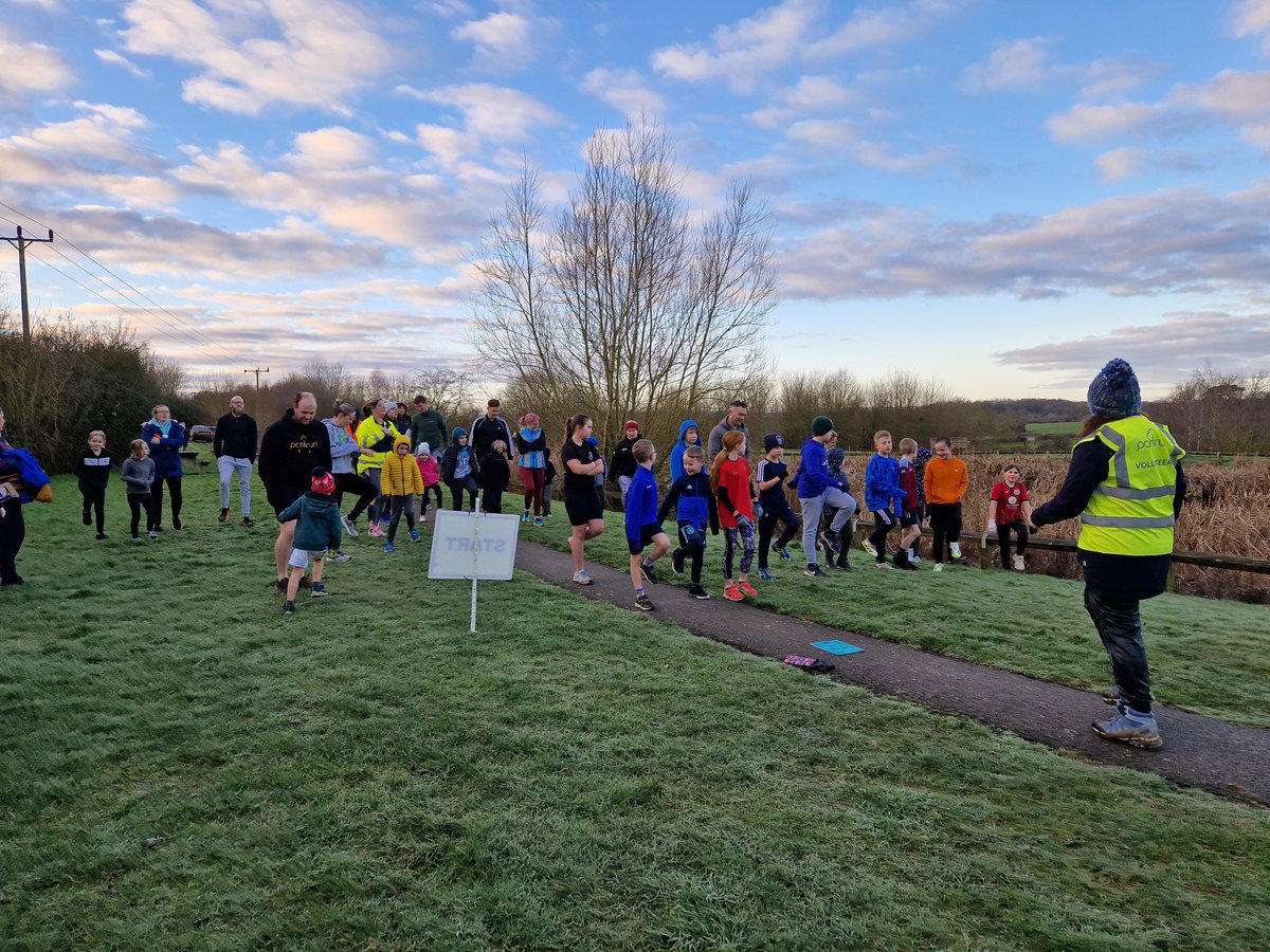 luttjunparkrun's tweet photo. It was a chilly and muddy 1st junior parkrun of 2024!
👏🏻 Thank you to all of our fabulous volunteers.
🥳 We had 25 parkrunners including 2 PBs and 8 first timers, including some girls from Dunton &amp; Broughton United FC U11 Ravens &amp; Warriors. https://t.co/WDBK6Y5k9h