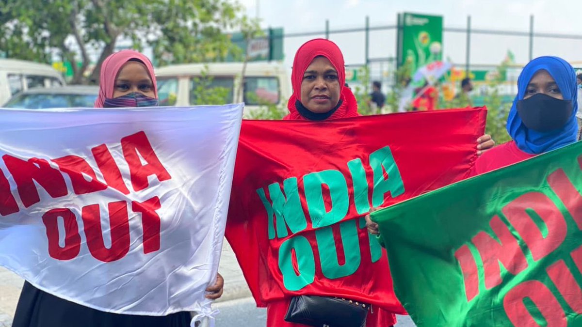 RoushanAkshay's tweet photo. They voted 🗳️ for Joker 🤡 

Now enjoy Circus 🎪 

“India out”

#Maldives  #ExploreIndia #MaldivesOut 
#Exploreindianslands #Maldivians #Lakshadweep https://t.co/GeeLt75whu