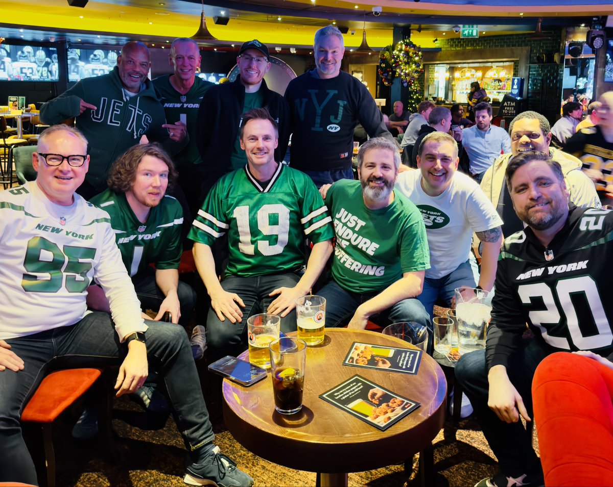 A great turnout out once more for the Jets tonight at the Hippo 

Nothing on the game, but we still turned up for the final game of the season 

#NYJvsNE #TakeFlight #NYJets #JetUp #JTFU #UKJets #NFLUK #WeTheFans  #GGUK #NYJetsFamily #OneTeamOurTeam #NYJintheSmoke
#JetsinLondon