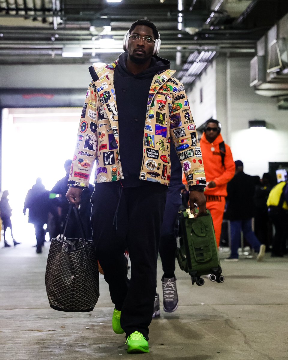 Cowboys fit check: @STG_Yeh1 ➡️ Stone Cold 🍻 jersey, Balenciaga Runner @_CeeDeeThree ➡️ Rick Owens DRKSHDW Luxor Abstract sneakers @Path2Greatwork ➡️ Gallery Dept. trucker hat @TankLawrence ➡️ Supreme Gore-Tex shell jacket, Kobe 6 “Grinch” #DALvsWAS 📸: @CallenaMW