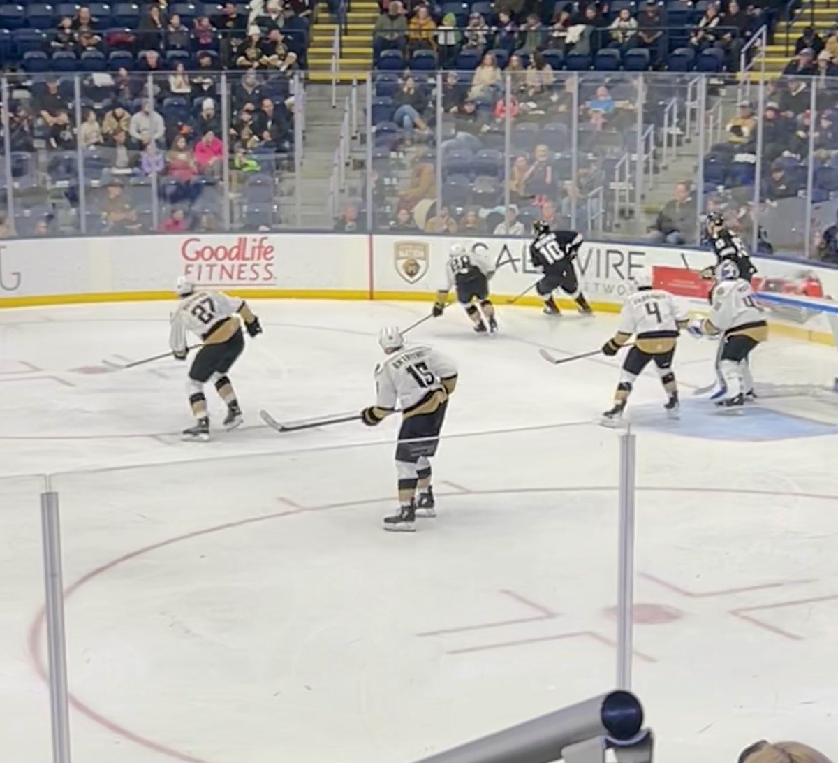 MmeNatalieSmart's tweet photo. Having a great family afternoon cheering on @ToddSkirving and the @NLGrowlers! 🏒 https://t.co/mv3JMsIMgz
