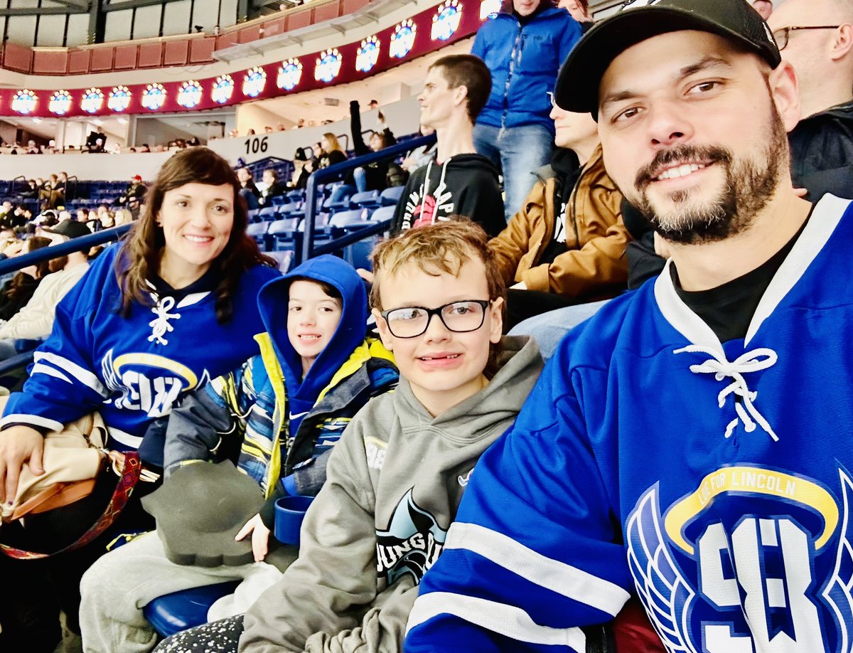 MmeNatalieSmart's tweet photo. Having a great family afternoon cheering on @ToddSkirving and the @NLGrowlers! 🏒 https://t.co/mv3JMsIMgz