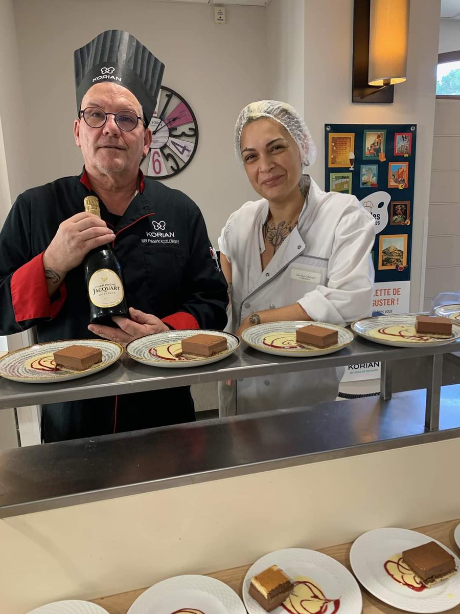 VallesRoch's tweet photo. Un grand merci au chef Frédéric Kozlowski pour ce repas qui a régalé les résidents et les familles: Ballottine de saumon à l œuf poché sauce crémeuse, Civet de sanglier grand veneur, Tagliatelles fraîches au beurre, Poire caramélisée farce de marrons, Croquant aux 2 chocolats. https://t.co/CuhYuMMlmo