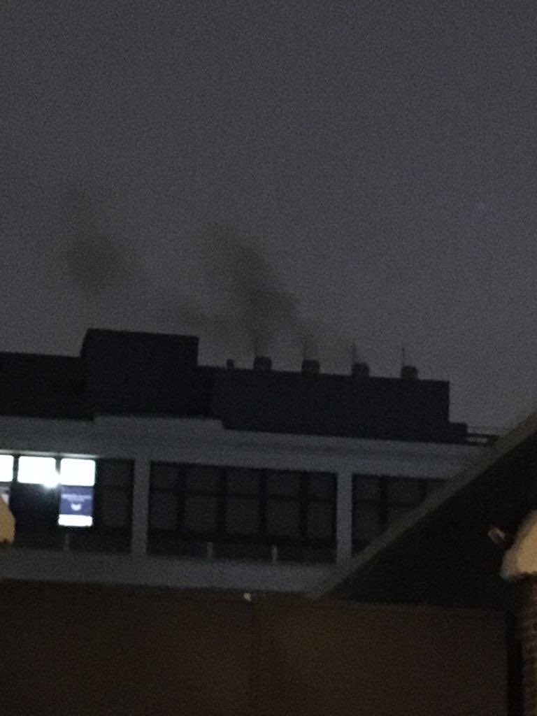 AIRdatacenter11's tweet photo. Ce midi, enfin la paix après deux jours d’enfer jour et nuit dans plusieurs logements mitoyens à cause d’une machine installée provisoirement … La trêve fut de courte durée avec le démarrage des groupes électrogènes à 21h ! Le boucan reprend ! 🌪 https://t.co/mTmFjwwVcU