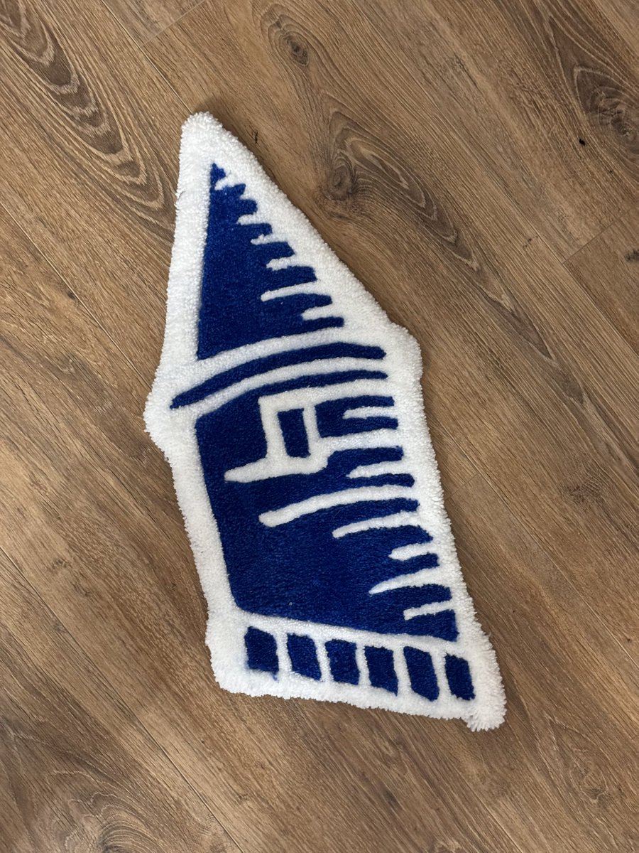 Everton St. Rupert’s tower rug I made 💙 

Any RTs appreciated- anyone interested it’s on sale on Etsy :)