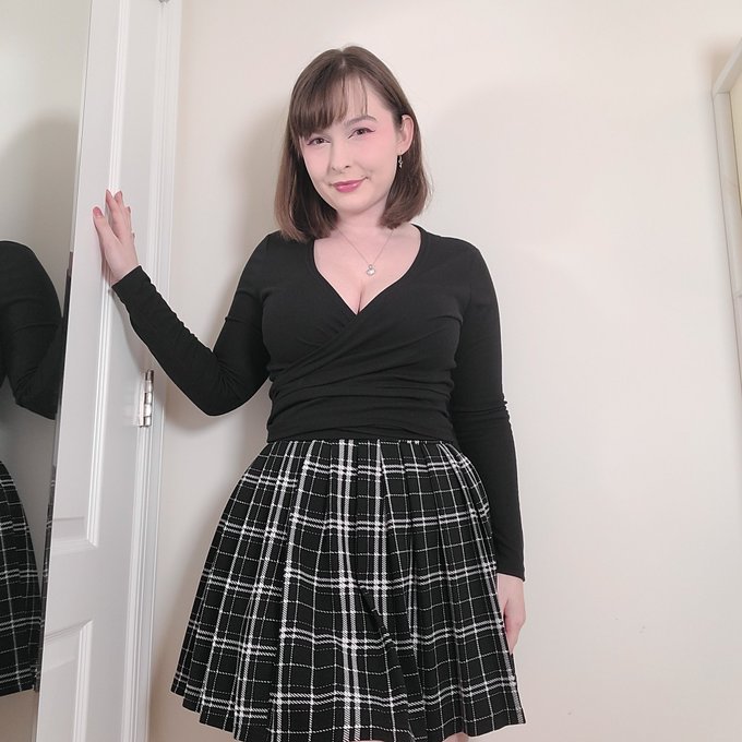 I hope your Sunday is going swell 🖤🥰 https://t.co/Uy8m0uvCJp