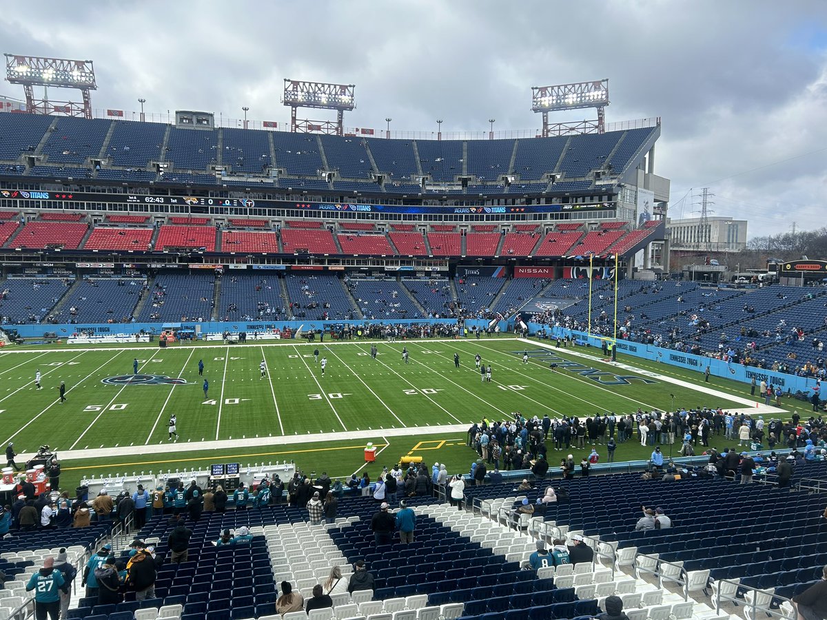 TracySingian's tweet image. Thank you @ryantannehill1 @Titans for making a @StJude patient moment very special today and congrats on the win to crush the Jags playoff hopes. 👊😄
#keepittight