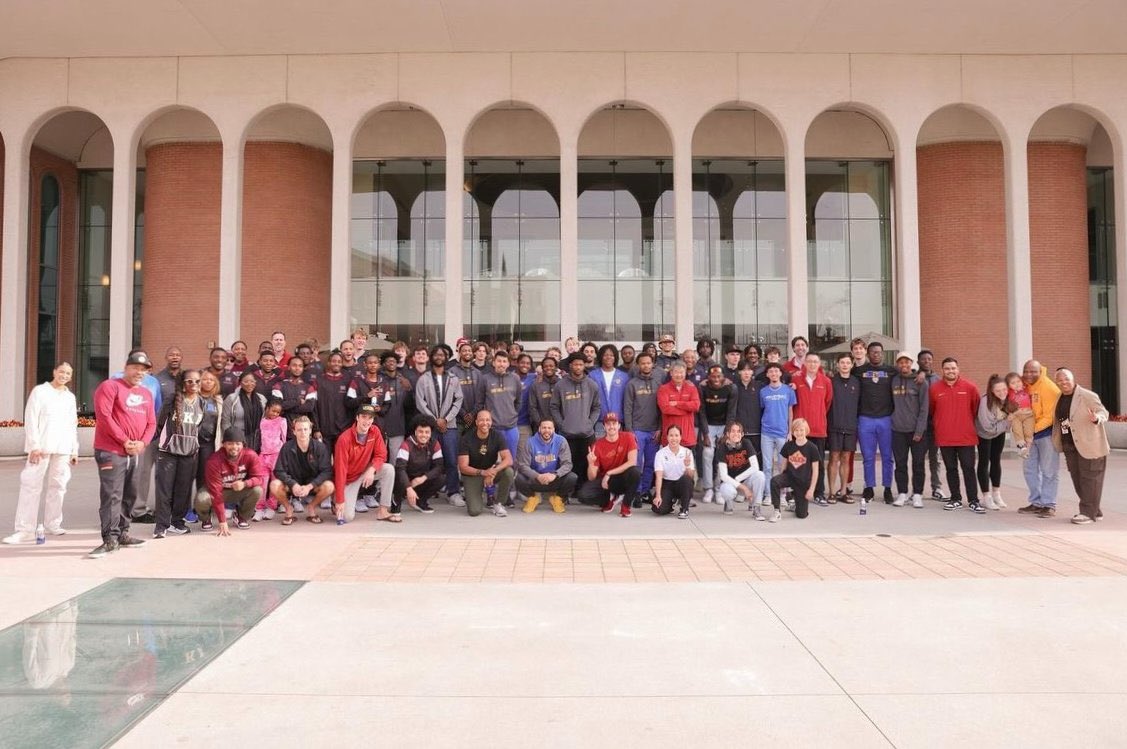 DaGman7's tweet photo. It was a Honor to be able to speak in front of my alma mater @Morehouse As A Morehouse Man we are all about breaking Barriers. Three years ago we started our Volleyball Team, now we are playing USC. Thank you @USCmensvolley and @USCBeach for showing love. HBCU are now finally getting the recognition that they Deserve‼️