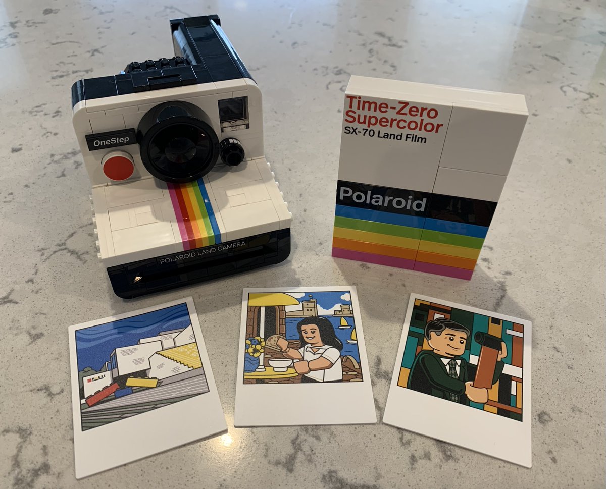 DA_TechDirector's tweet image. .@LEGO_Group sure knows how to make even the smallest of builds fun! The amount of different colored bricks packed into this 500 piece set is amazing! #LEGO #AFOL