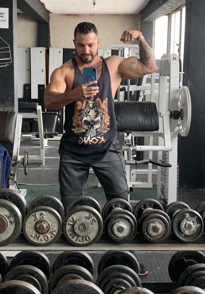 AdanMonsivais3's tweet photo. Domingo de entrenar💪🏼🔥😈 https://t.co/8JfV0ZAtuj