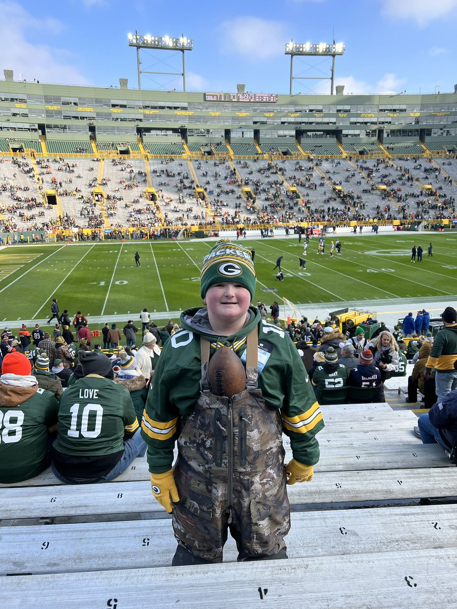 JoeGenzel's tweet image. #getloudlambeau