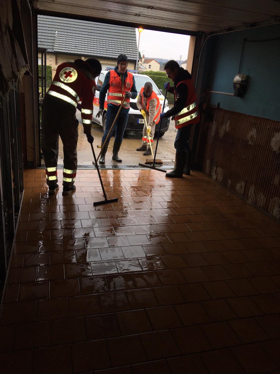 CroixRouge62's tweet photo. Fermeture du dernier centre d’hébergement ce soir à #Blendecques chaque sinistré a ainsi pu trouver un hébergement provisoire ou regagner son domicile.
Les opérations de nettoyage ont continué ce jour. https://t.co/7giQKWSSVF