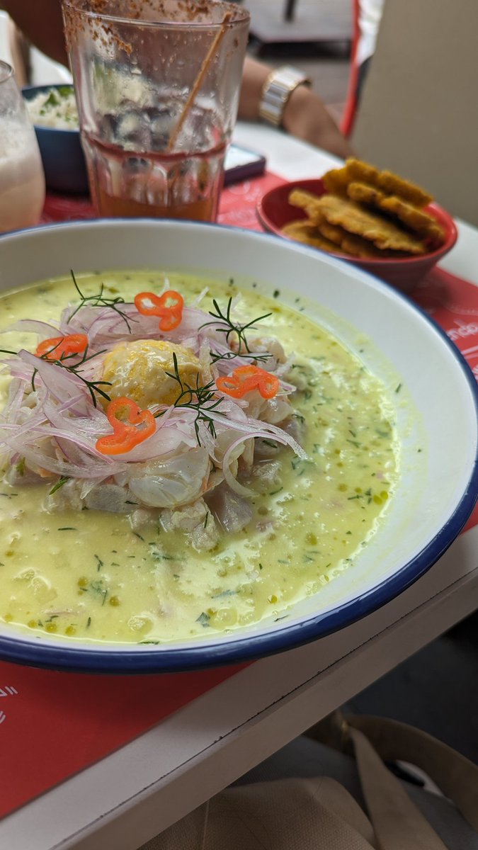 intelectuaIoide's tweet photo. Hoy comí ceviche con helado de jengibre y es la cosa más creativa que me he comido en mucho tiempo. Me puso muy feliz. https://t.co/5ByCIj3B4s