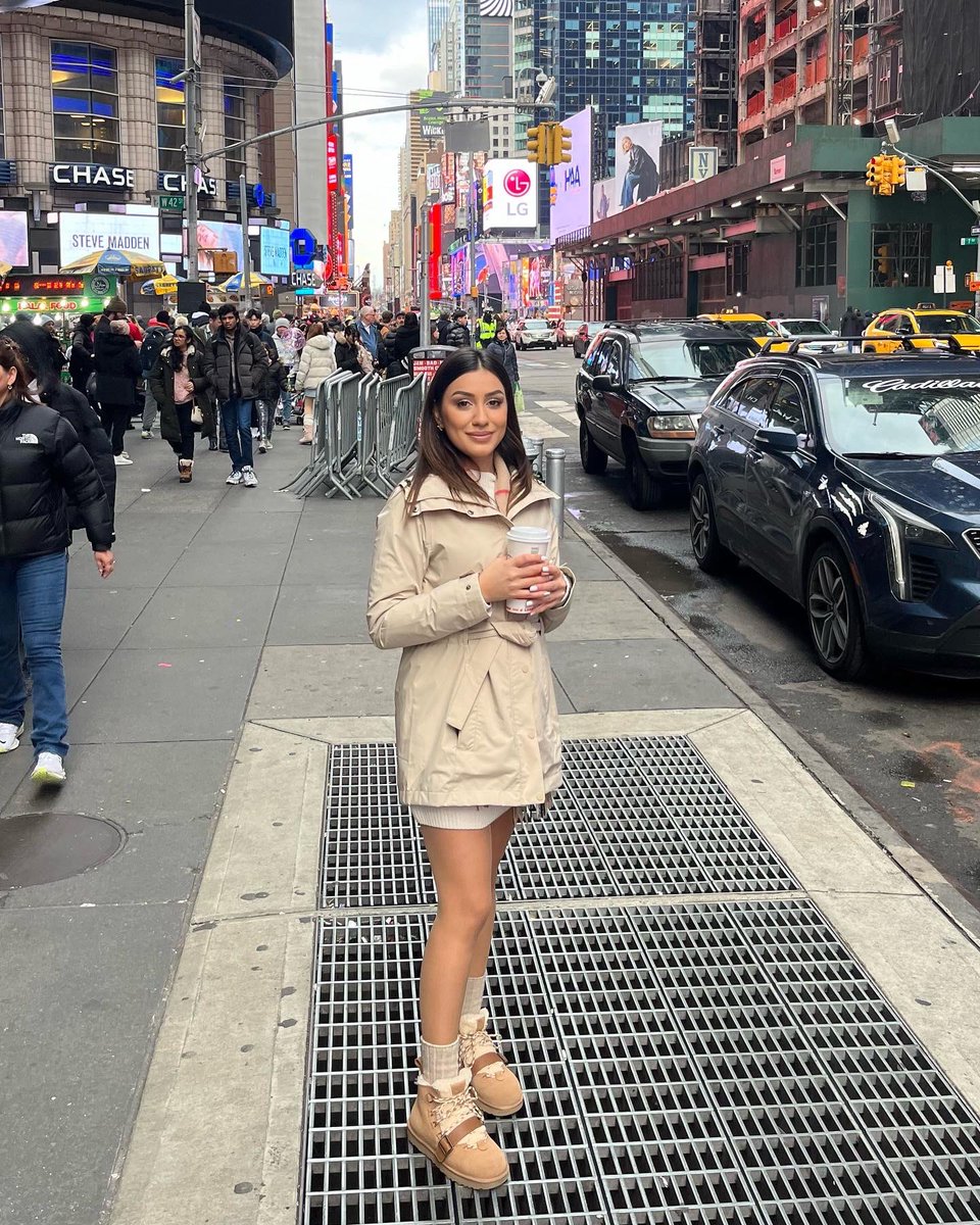 Ecesari03's tweet photo. New York New York ❤️ https://t.co/uKhMcBgfrF