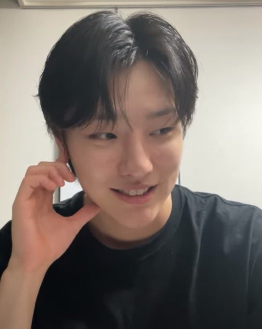 intheorangeblue's tweet photo. 이 날 얼굴 좋아 https://t.co/ODMMturtK5