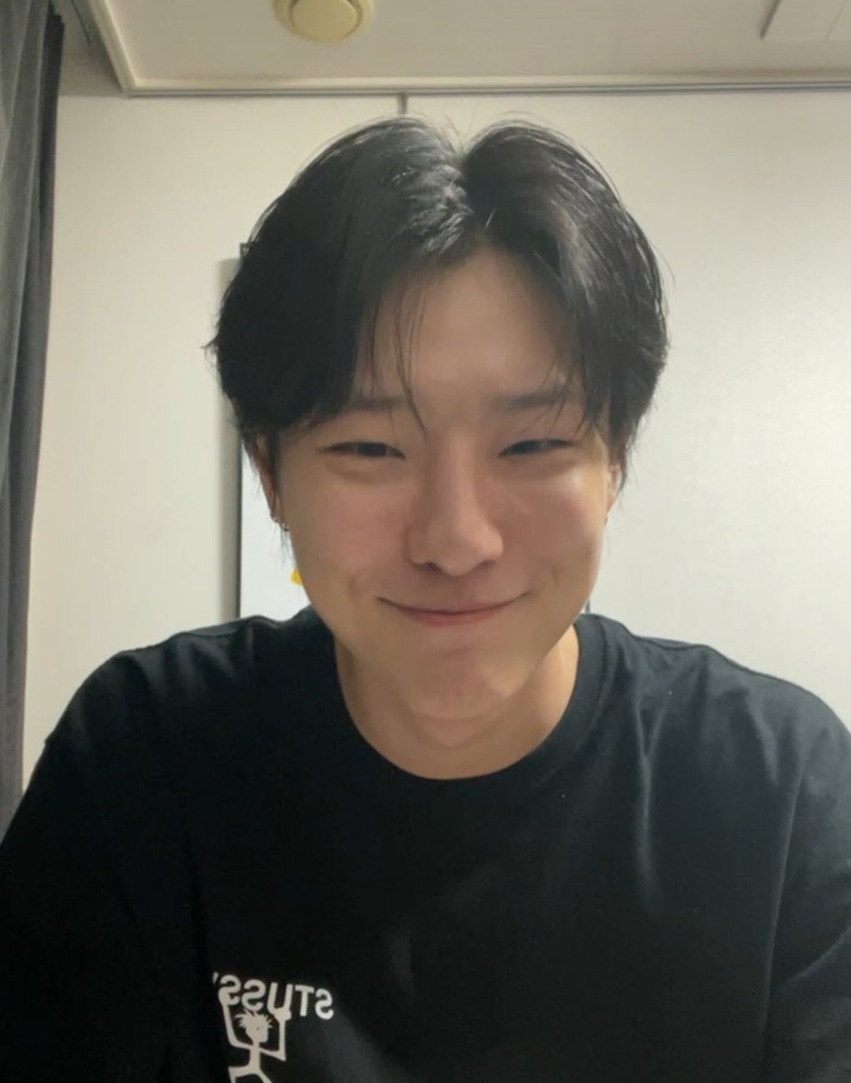 intheorangeblue's tweet photo. 이 날 얼굴 좋아 https://t.co/ODMMturtK5