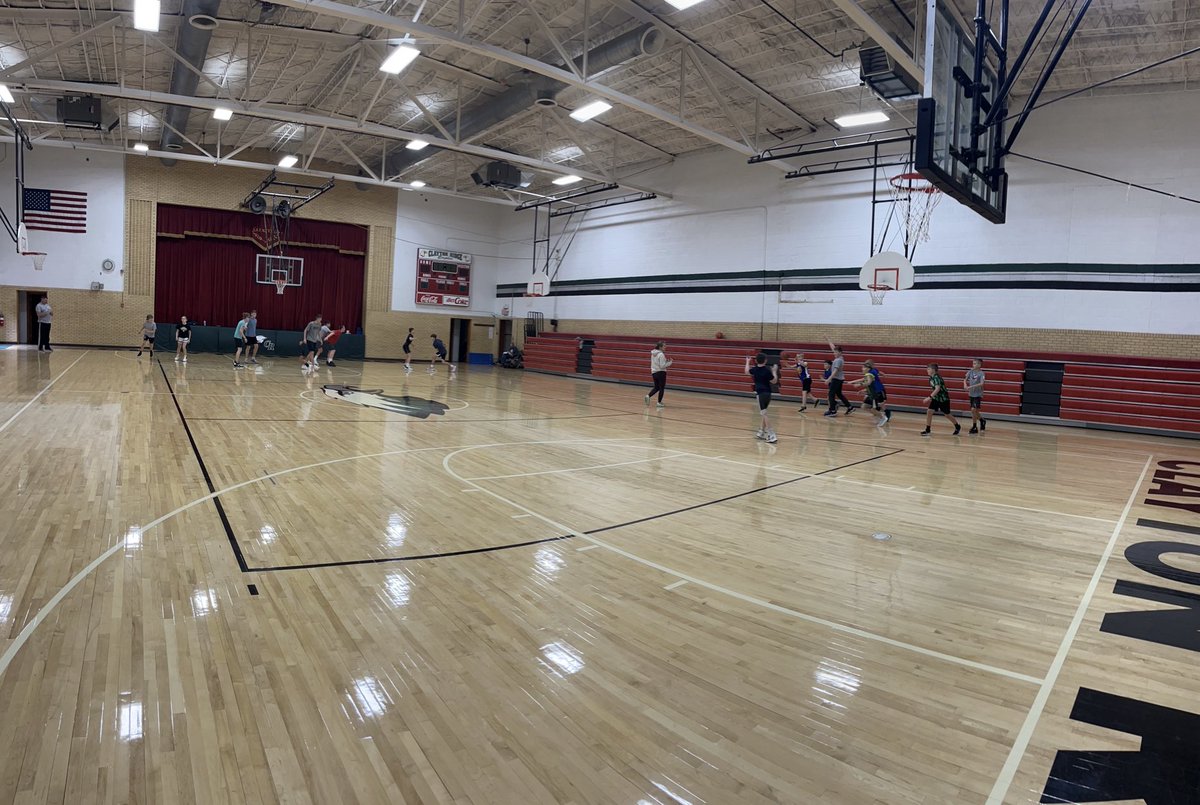 sperfslagekyle's tweet photo. I know I love our high school gym, but there’s something special about the smell and atmosphere of the old Garnavillo gym when it comes to afternoon open gyms. https://t.co/bwnj9p4U6I