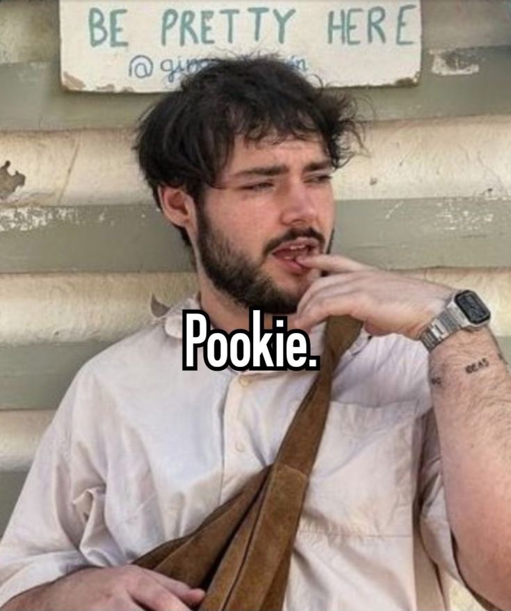 _lunar_xd's tweet photo. @JamesMarriottYT Guys we lost him to the pinterest whispers😔😔 https://t.co/0HDNiyDVoY