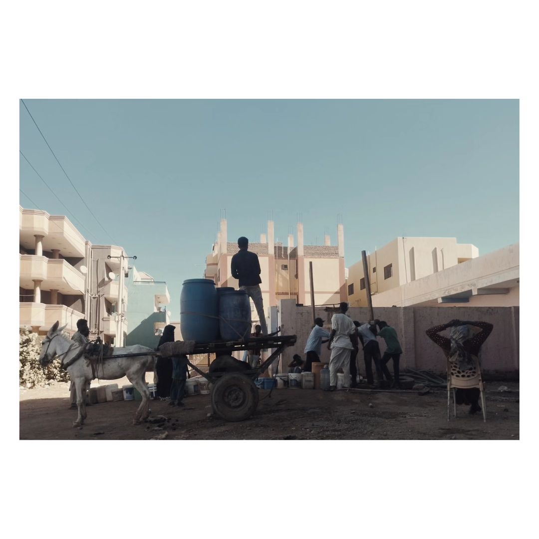 Kararirev's tweet photo. The water supply to Omdurman has been cut off for the tenth day due to the shutdown of the Al-Manara station, as a result of the lack of purification materials, according to official sources. The residents of Omdurman are suffering from a continuous water shortage, 
+ https://t.co/hIsYWpeMnv