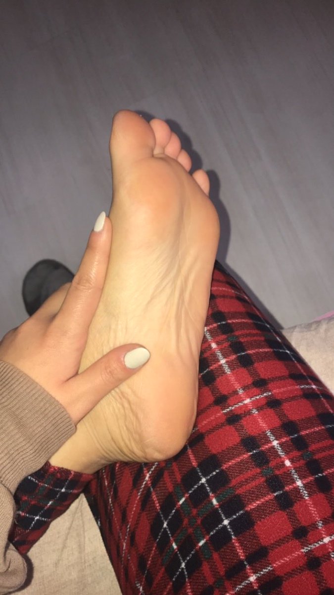 gece sömürüsü yapacağım aşağılık köpeklerim sıraya girsinn hemenn hizmet edin sahibenize itler.!!! #sahibe #finansalköle #finansalköpek #ayakkölesi #ayakfetişi #footslave #bdsm #alışverişkölesi #finansalenayi #mistress