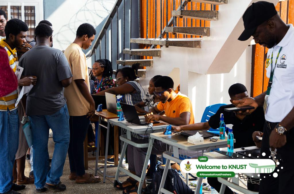 Noticeboardgh's tweet photo. 📍📍 ATTENTION FRESHERS📍📍
Share with Us your experiences upon your Day-1 arrival on KNUST campus ⁉️
....., How was your night and stay⁉️
#KNUSTNotice | #DEARFreshers https://t.co/UpnVW4SQcC