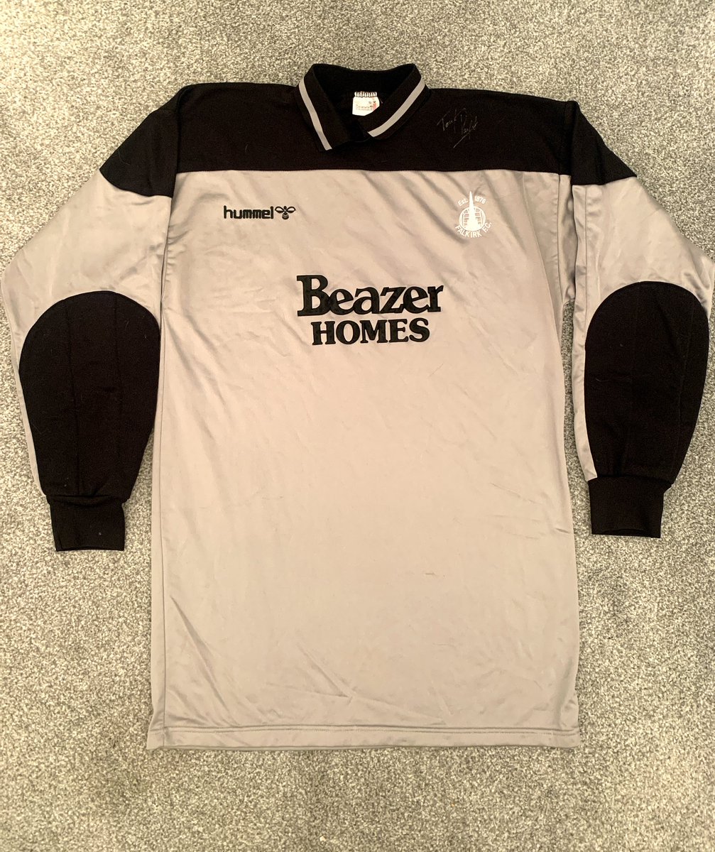 Lewis1876's tweet photo. RT: New arrival, Tony Parks signed matchworn. Either 92-93 or 93-94.

Still hunting for 91-94 &amp; 96-97 aways, various keeper tops &amp; lots pre-90! #Falkirkshirts #shirts #matchworn #falkirk @FalkirkfcSS @Falkirkdaft @ShirtKingSOE @Slatsman @toy_toys_shirts @AETshirts @thefootballsc https://t.co/6yCxWhppvN