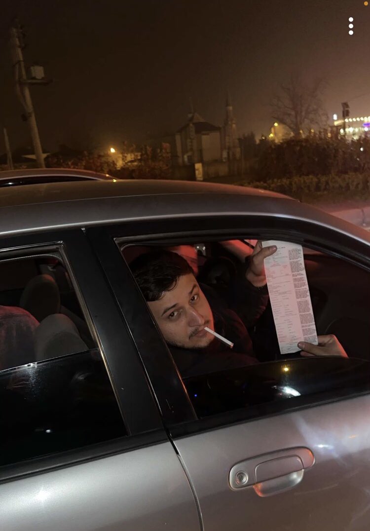 rrafetay's tweet photo. Neymiş efendim trafik polisini sollamışım 
(Sağdan) https://t.co/cyq6zHnfqB