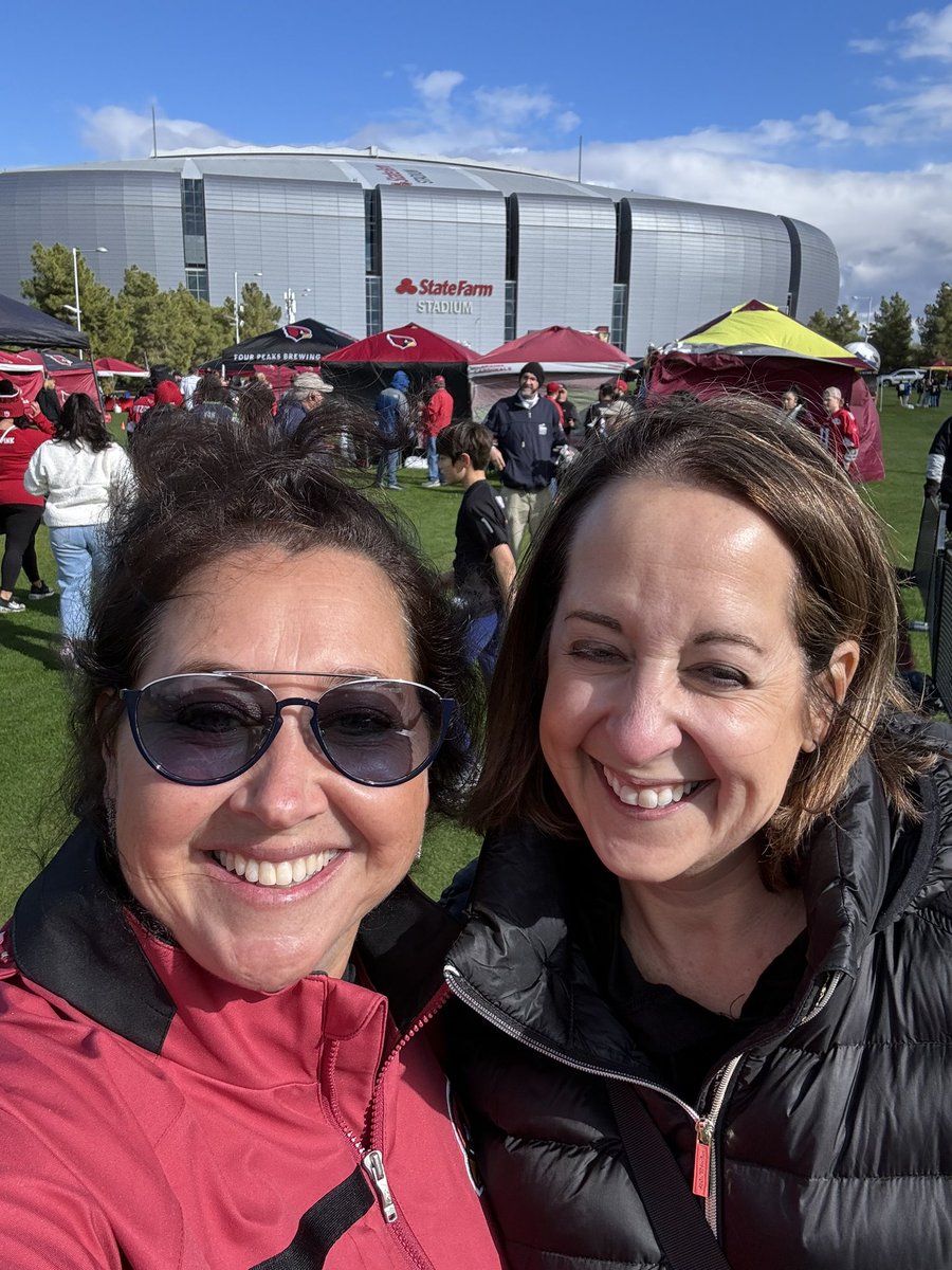 KatzDesignGroup's tweet photo. Freezing at the cardinals game! #BirdGang #arizonacardinals https://t.co/VhwbCrNYVi
