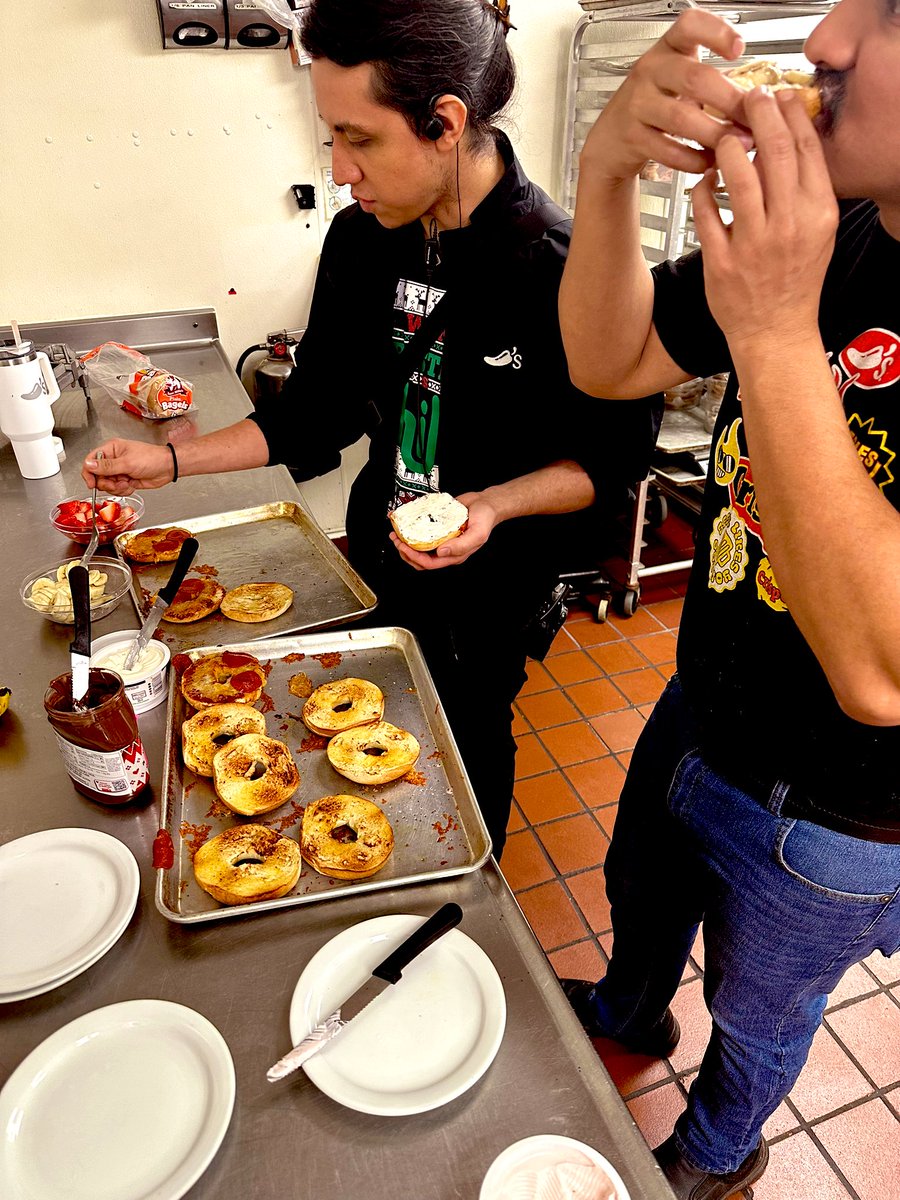 #bagelday @Chilis McAllen! Whether it’s a pizza bagel or a sweet treat our team enjoyed building theirs. @lissa22h @ElizabethRay93  #chiliheadlife #culturematters #chilislove