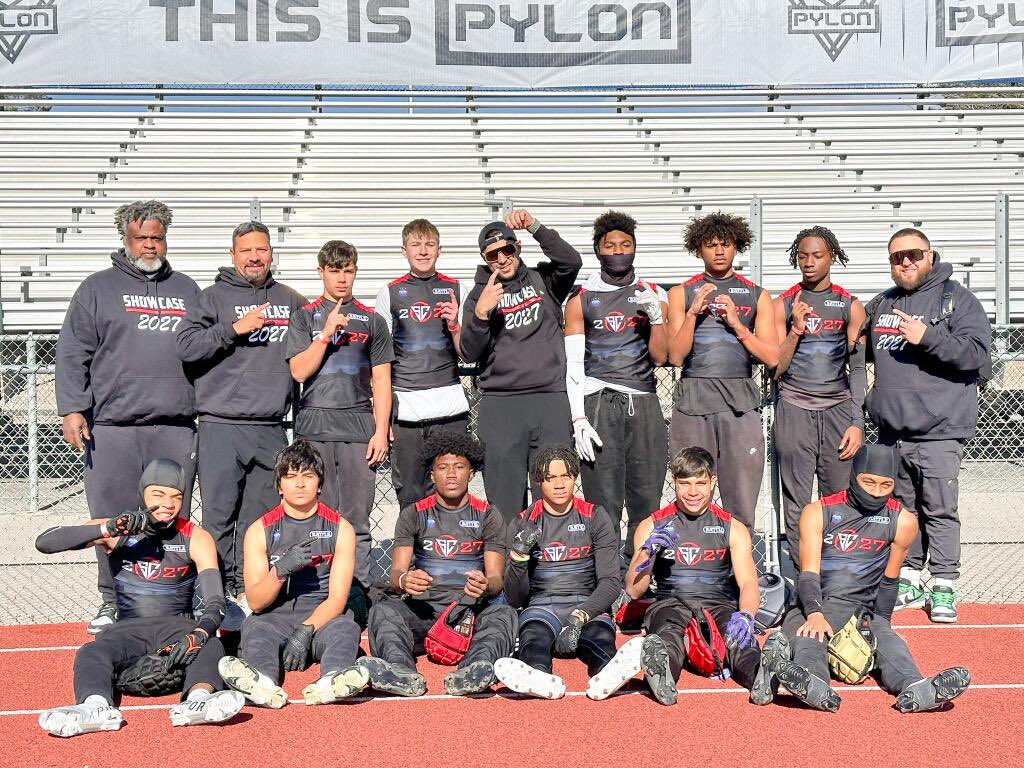 First 7’s tourney of 2024 in the books 🏆 Showcase 2027 | @Pylon7on7 Vegas Champions 5-0 127 PF 21 PA Real passing concepts only 🤫