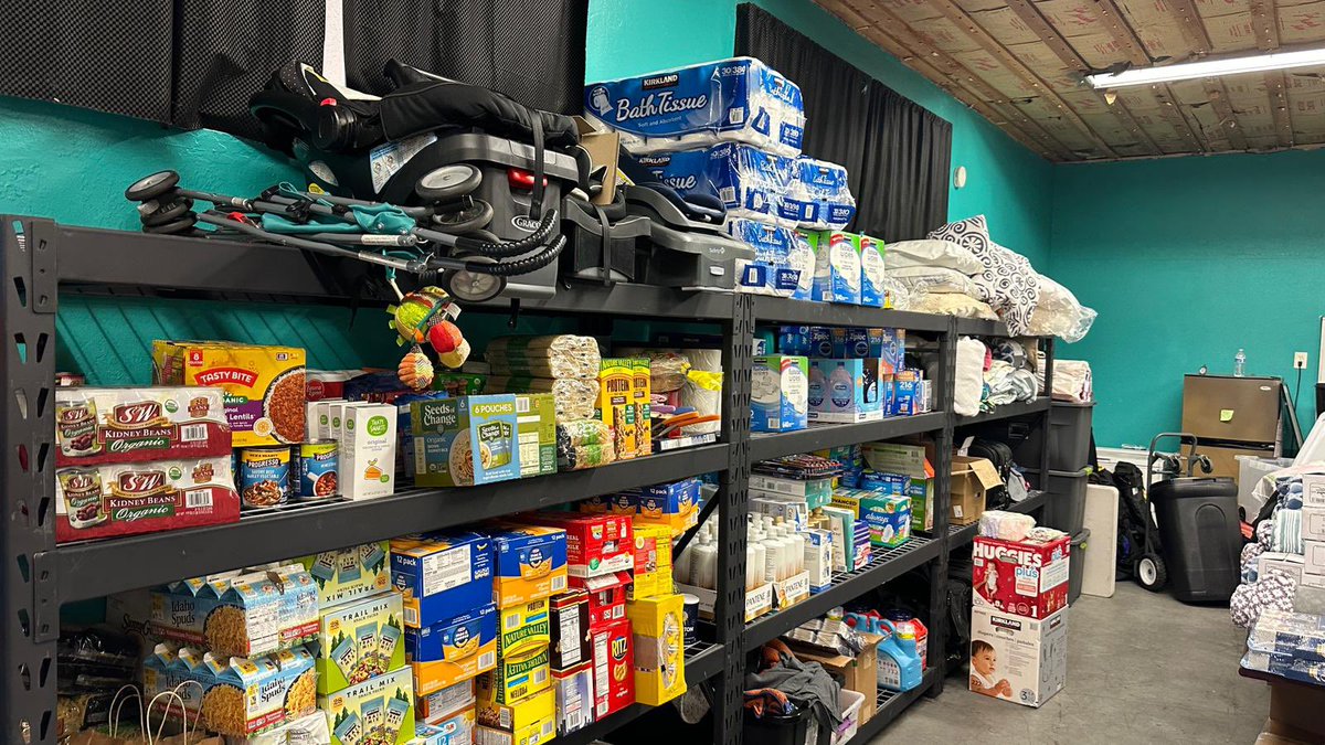 KhalsaAidUSA's tweet image. Khalsa Aid NorCal provided Canned goods, diapers, wipes, warm jackets, kids clothes, milk, snacks, fruits, warm blankets, personal hygiene items and filled the pantry at Breaking the Chains.

#winteressentials #foodessentials #khalsaaidusa #khalsaaid