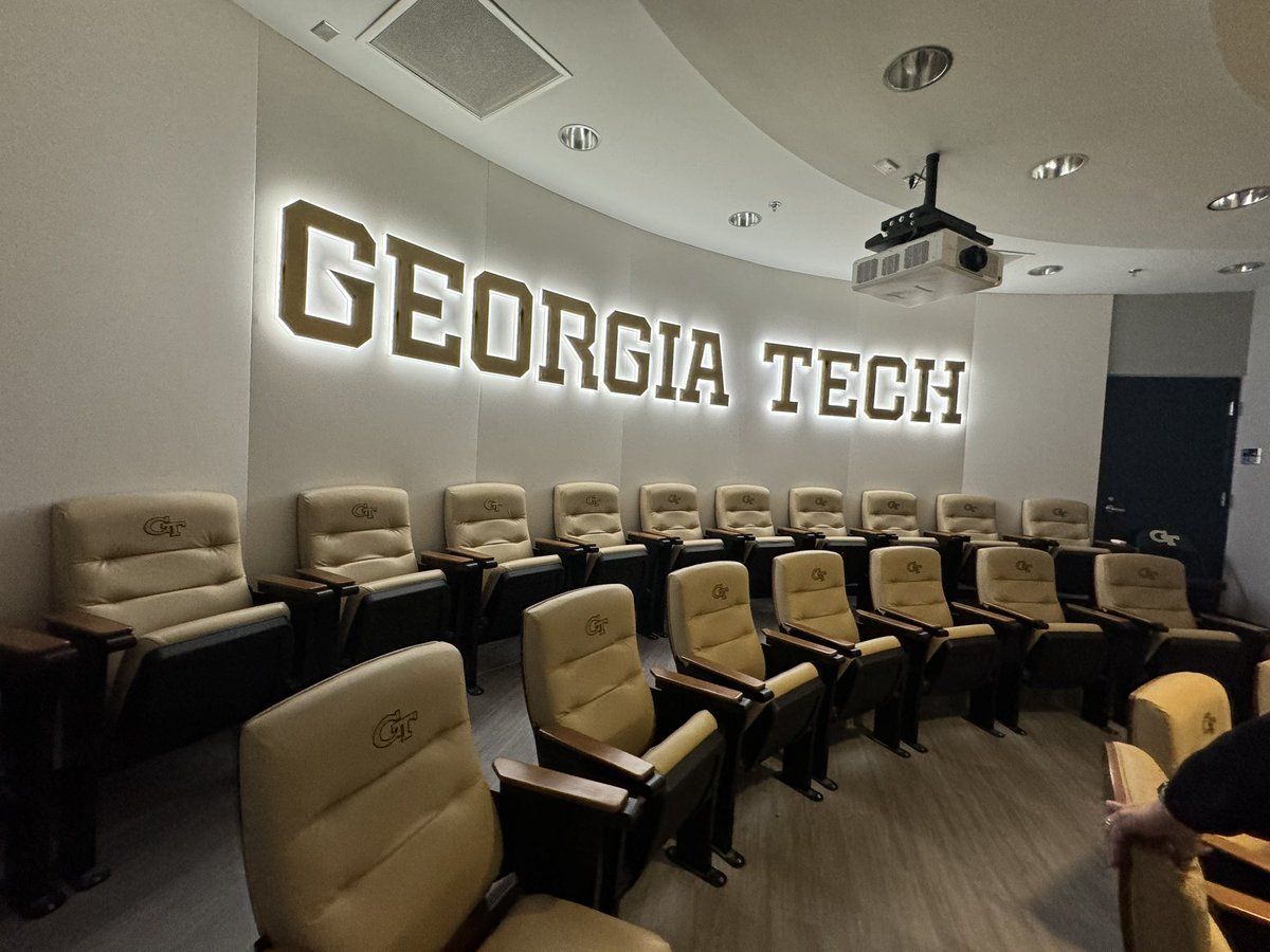 GetSusanGetSOLD's tweet photo. @jacksonmcvey_ had a great time checking out @GTMBB Thanks to the awesome coaching staff for giving us a tour of the basketball facilities. #footer #ClassOf2025 #1RankedCenterinGA #22RankedCenterInNation
#7foot1 #GPA4point2 #SmartBaller @Stars_EYBL @PershinWilliams https://t.co/OAoAkuCaLH