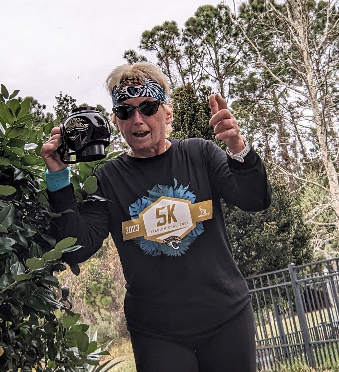 Welp, the season that almost was & quite intriguing 🤷🏈🐆 #jax #jaguars #jaxvsten #dtwd 🏈 Hey, @jaguars we have something in common ➡️ we have lots of work to do in 2024 🤨 I got more #5k miles in, so there's that! 🏃‍♀️🙂 Cheers to workin' it! #flbeer
#running #fitness #training